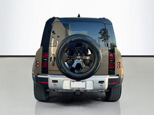 2025 Land Rover Defender 110 P400 S