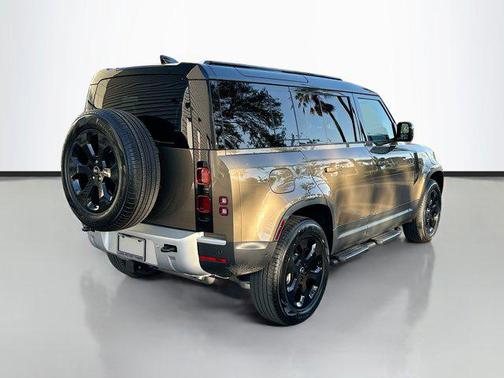 2025 Land Rover Defender 110 P400 S