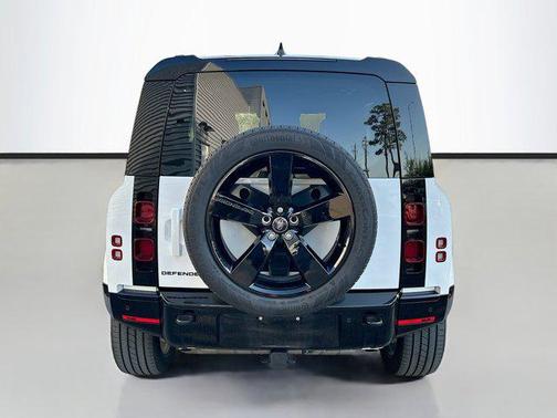 2024 Land Rover Defender 90 P400 X-Dynamic SE