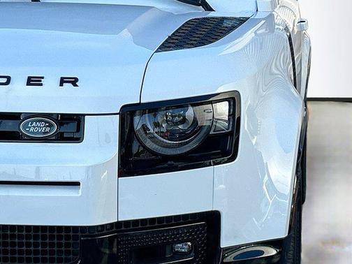 2024 Land Rover Defender 90 P400 X-Dynamic SE