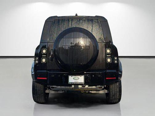 Santorini Black Metallic 2026 Land Rover Defender P400 X-Dynamic SE