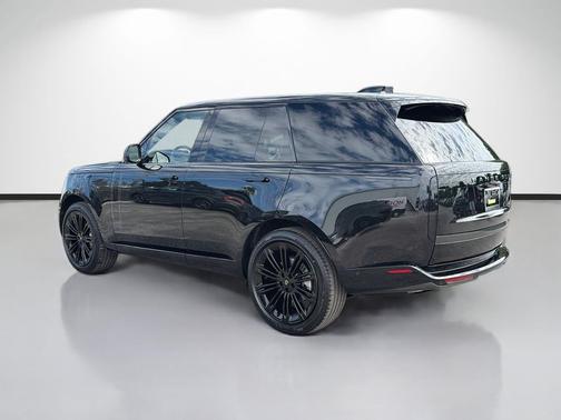Santorini Black Metallic 2027 Land Rover Range Rover SE