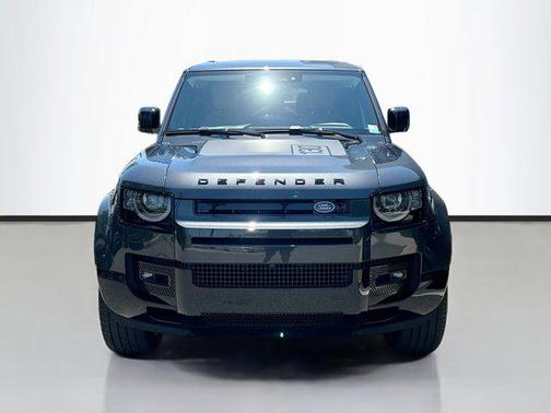2025 Land Rover Defender 130 P400 X-Dynamic SE