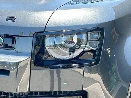 2025 Land Rover Defender 130 P400 X-Dynamic SE