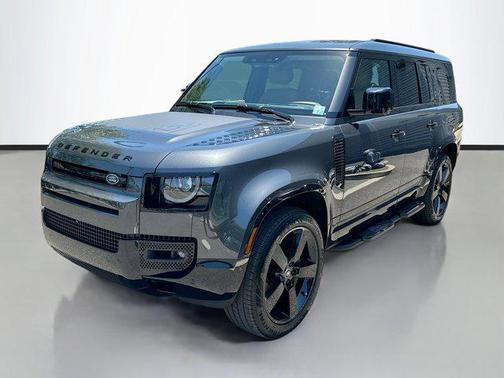 2025 Land Rover Defender 130 P400 X-Dynamic SE