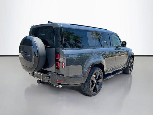 2025 Land Rover Defender 130 P400 X-Dynamic SE