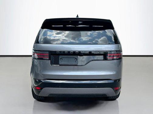 2024 Land Rover Discovery P300 Dynamic SE