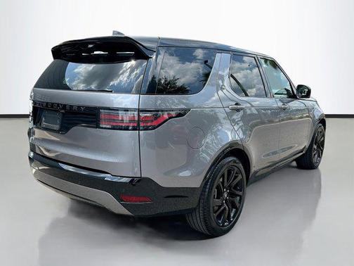 2024 Land Rover Discovery P300 Dynamic SE