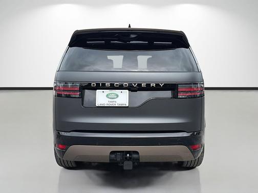 Carpathian Grey Premium Metallic 2026 Land Rover Discovery Tempest Edition