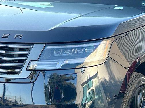 2025 Land Rover Range Rover P615 SV