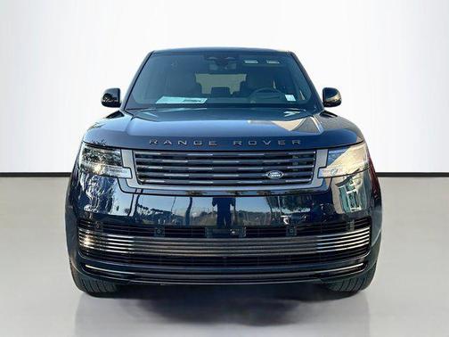 2025 Land Rover Range Rover P615 SV