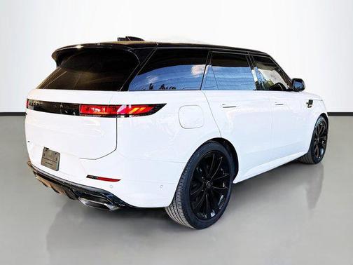2025 Land Rover Range Rover Sport SE
