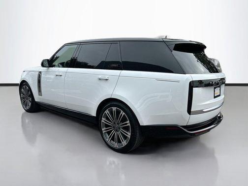 2025 Land Rover Range Rover P615 SV