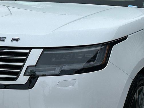 2025 Land Rover Range Rover P615 SV