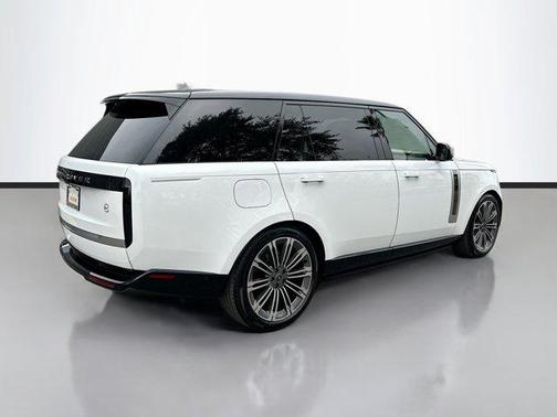 2025 Land Rover Range Rover P615 SV