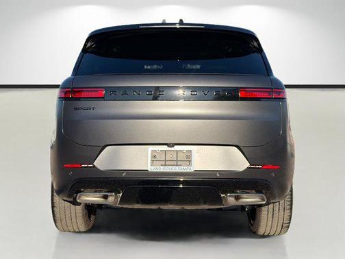 2026 Land Rover Range Rover Sport SE