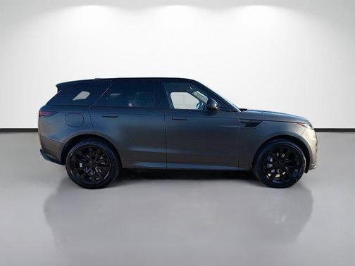 2026 Land Rover Range Rover Sport SE