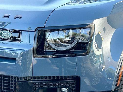 2025 Land Rover Defender 110 P400 X-Dynamic SE