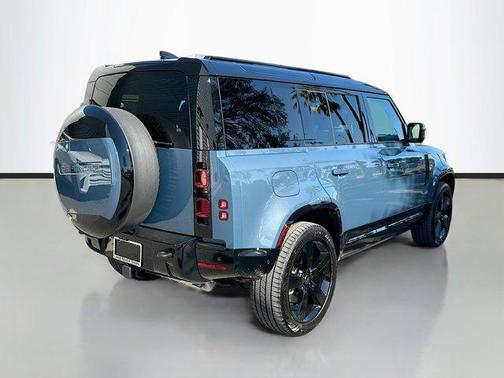 2025 Land Rover Defender 110 P400 X-Dynamic SE