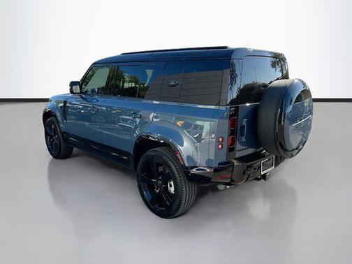 2025 Land Rover Defender 110 P400 X-Dynamic SE