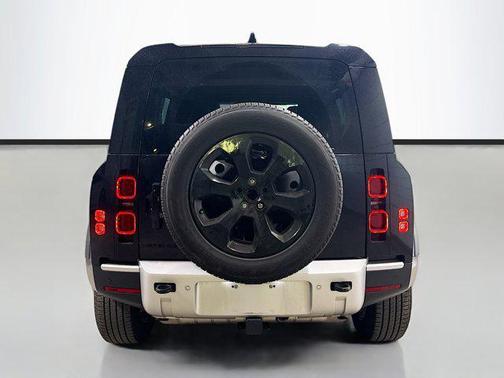 2025 Land Rover Defender 110 P300