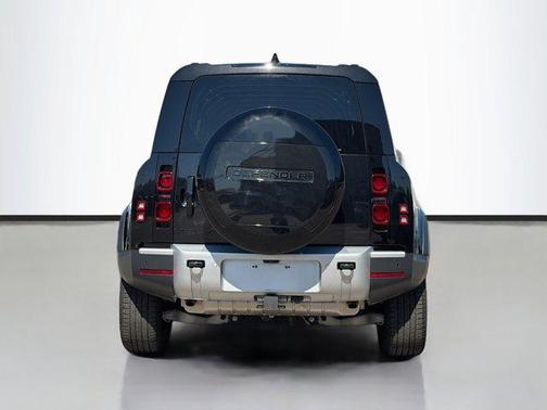 2025 Land Rover Defender 110 P300