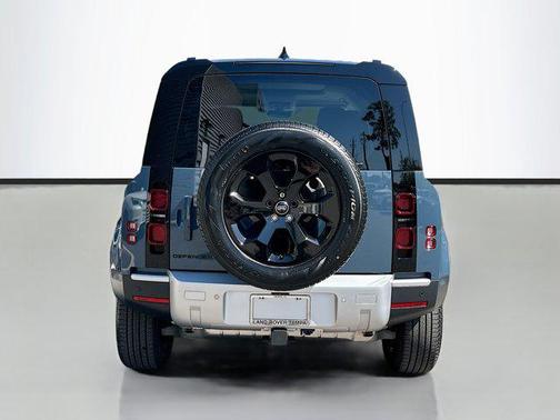 2025 Land Rover Defender 110 P300