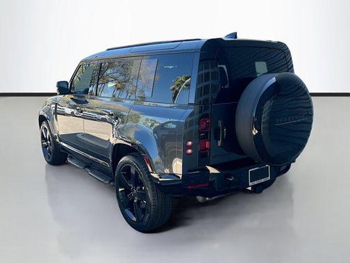 2025 Land Rover Defender 110 P400 X-Dynamic SE
