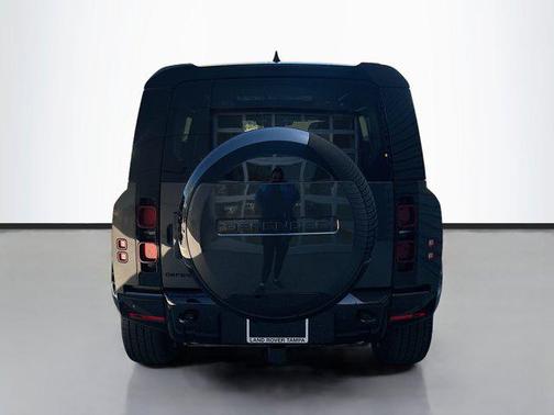 2025 Land Rover Defender 110 P400 X-Dynamic SE