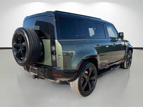 2026 Land Rover Defender P400 X-Dynamic SE