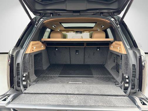 2026 Land Rover Range Rover P530 SE