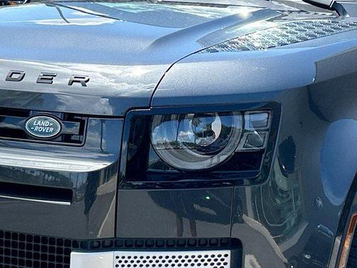 2025 Land Rover Defender 110 P300