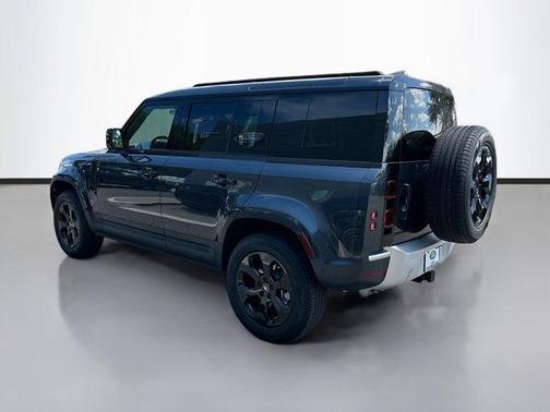 2025 Land Rover Defender 110 P300