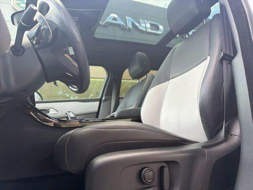 White 2024 Land Rover Range Rover Velar P250 SE R-Dynamic
