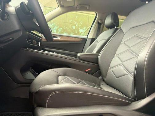 Deep Black Pearl 2024 Volkswagen Atlas 2.0T SE w/Technology