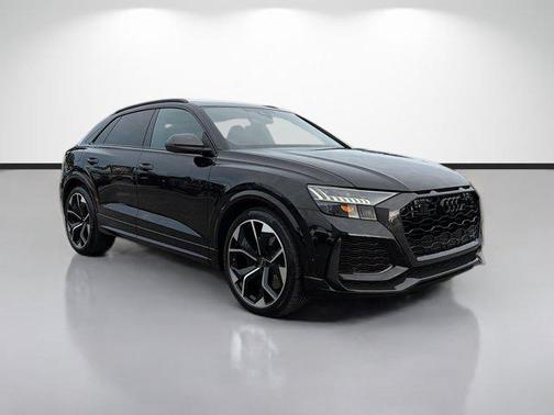 Mythos Black Metallic 2023 Audi RS Q8 4.0T