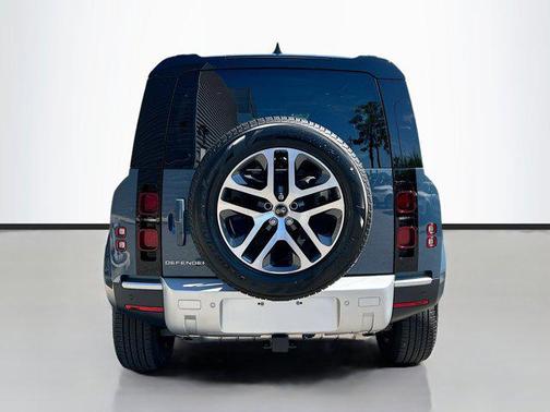 2025 Land Rover Defender 110 P400 S