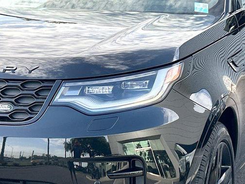 2025 Land Rover Discovery P300 Dynamic SE