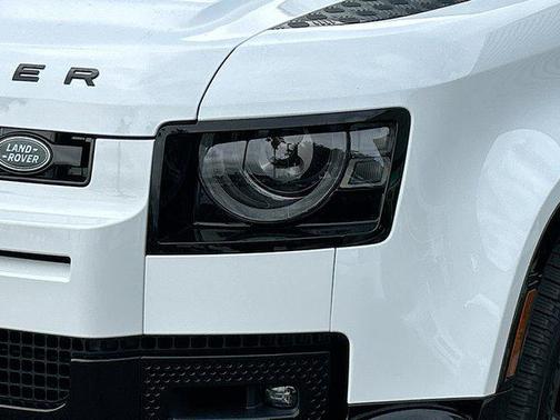 2025 Land Rover Defender 110 P400 X-Dynamic SE