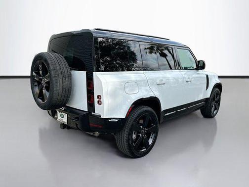 2025 Land Rover Defender 110 P400 X-Dynamic SE