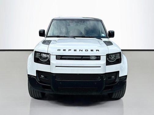 2025 Land Rover Defender 110 P400 X-Dynamic SE