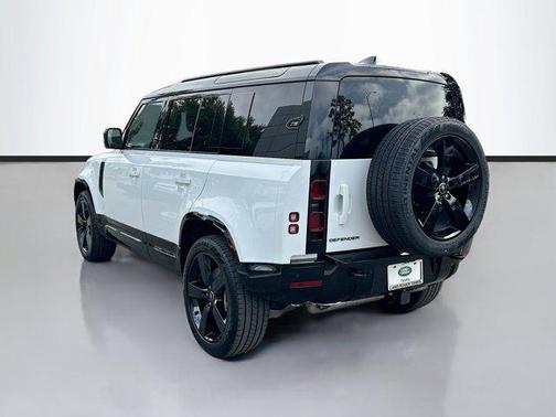 2025 Land Rover Defender 110 P400 X-Dynamic SE