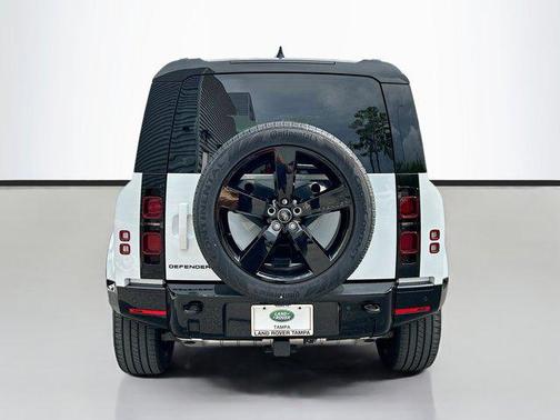 2025 Land Rover Defender 110 P400 X-Dynamic SE