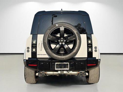 Borasco Grey Metallic 2026 Land Rover Defender P500 X-Dynamic SE