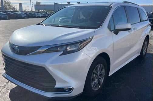 2024 Toyota Sienna XLE