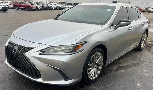 2022 Lexus ES 300h Ultra Luxury