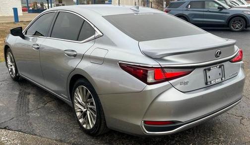 2022 Lexus ES 300h Ultra Luxury