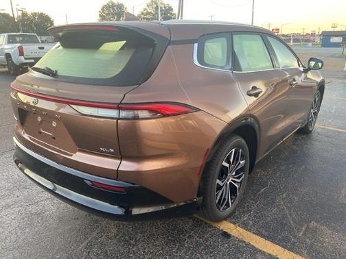 2025 Toyota Crown Signia XLE