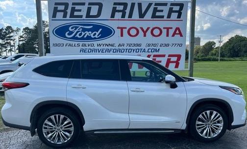 2022 Toyota Highlander Hybrid Platinum