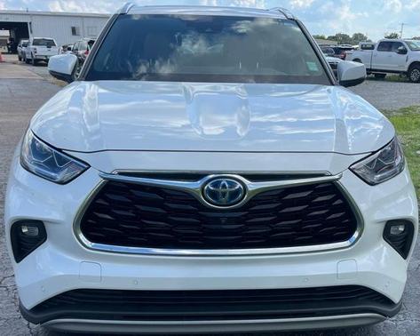 2022 Toyota Highlander Hybrid Platinum